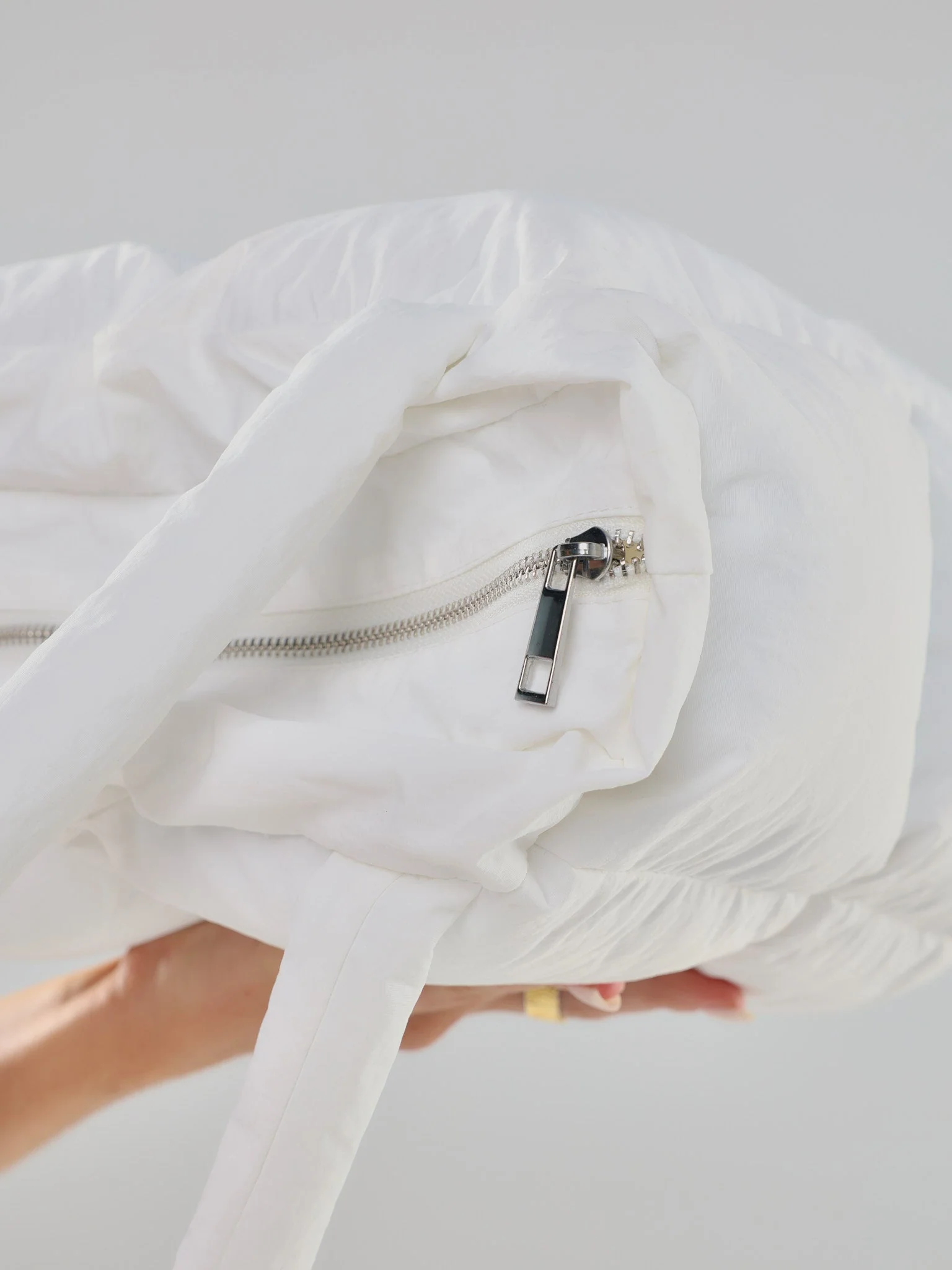 CLOUD PUFFER BAG - Image 9